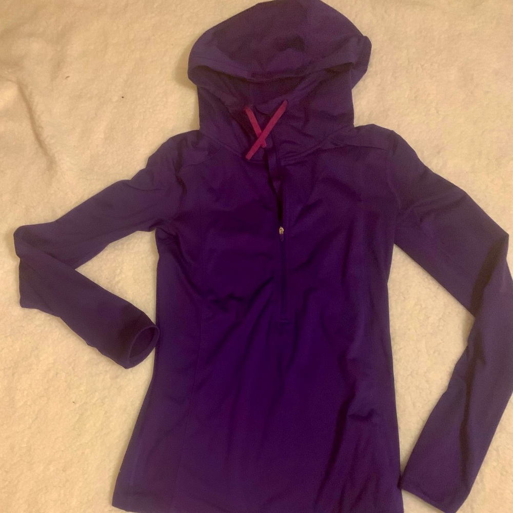 Nike running too long sleeve hood small